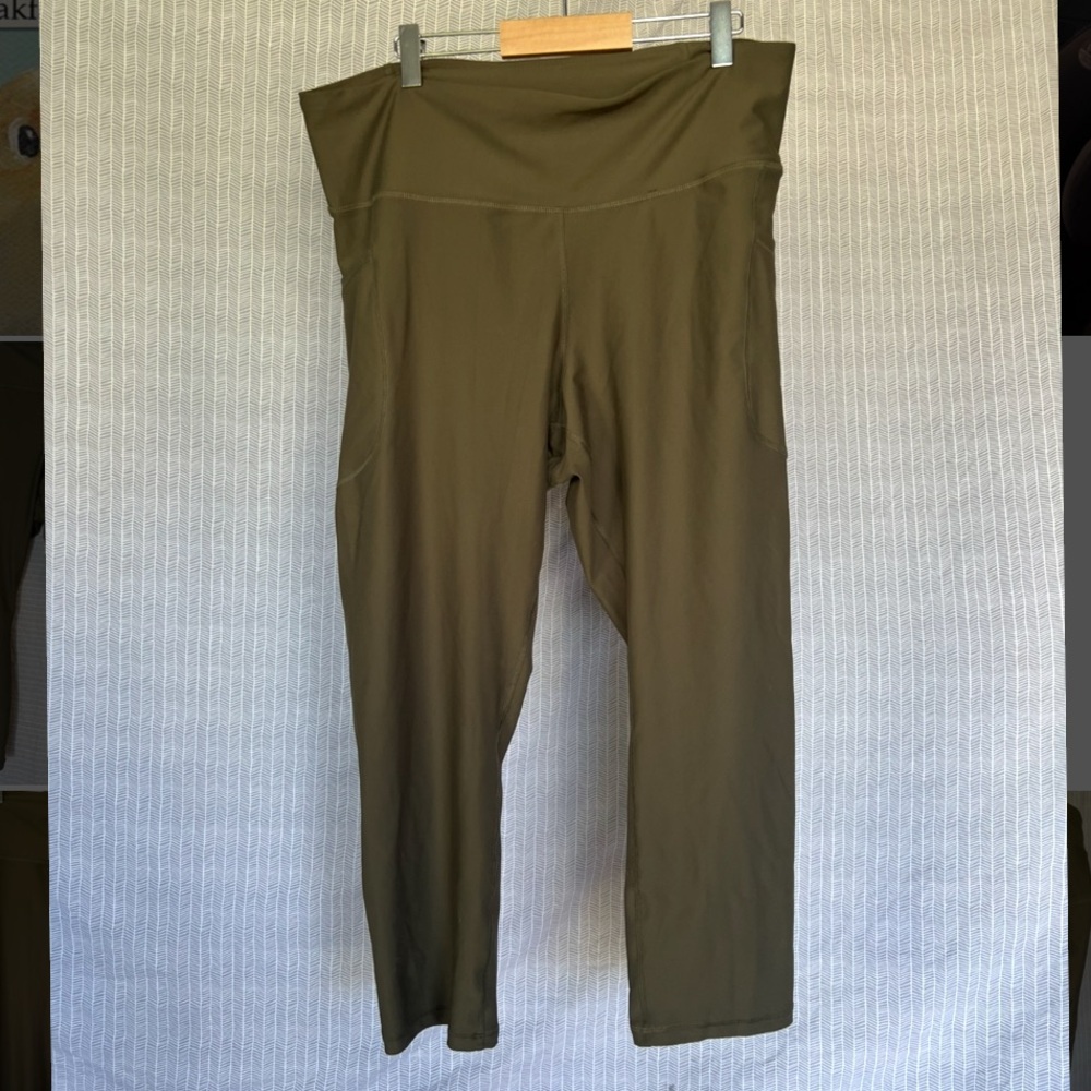 XL TALL Crop Old Navy Active High-Rise Leggings in Dark Olive